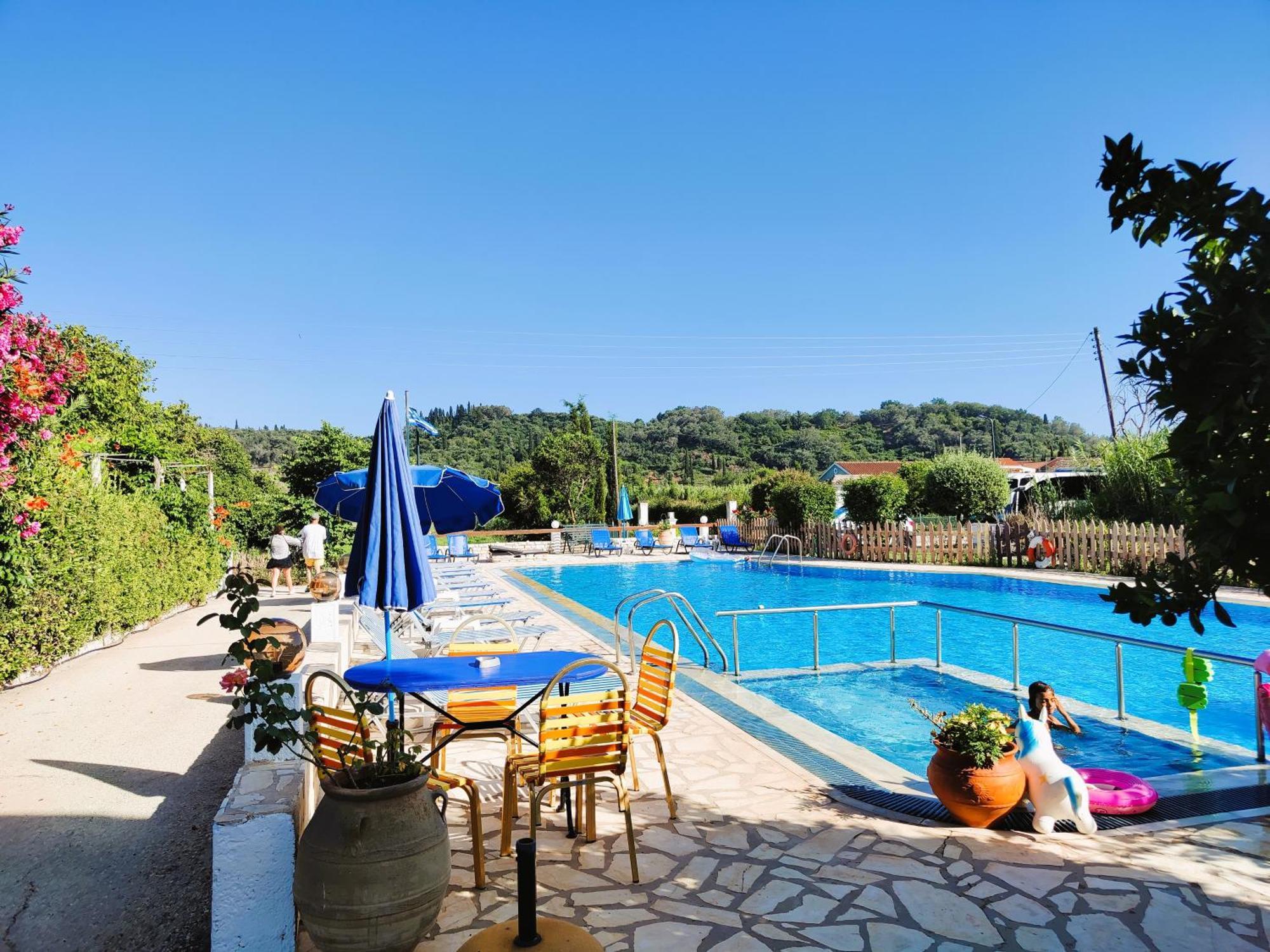 Kapases Studios & Apartments Peroulades  Екстериор снимка