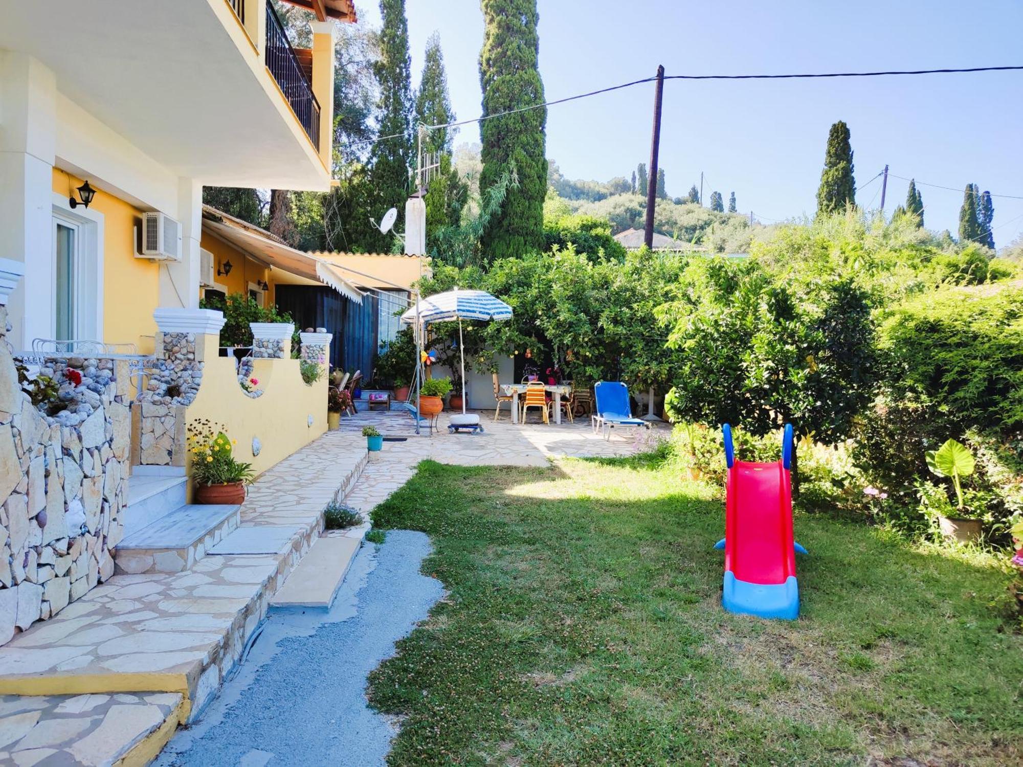 Kapases Studios & Apartments Peroulades  Екстериор снимка