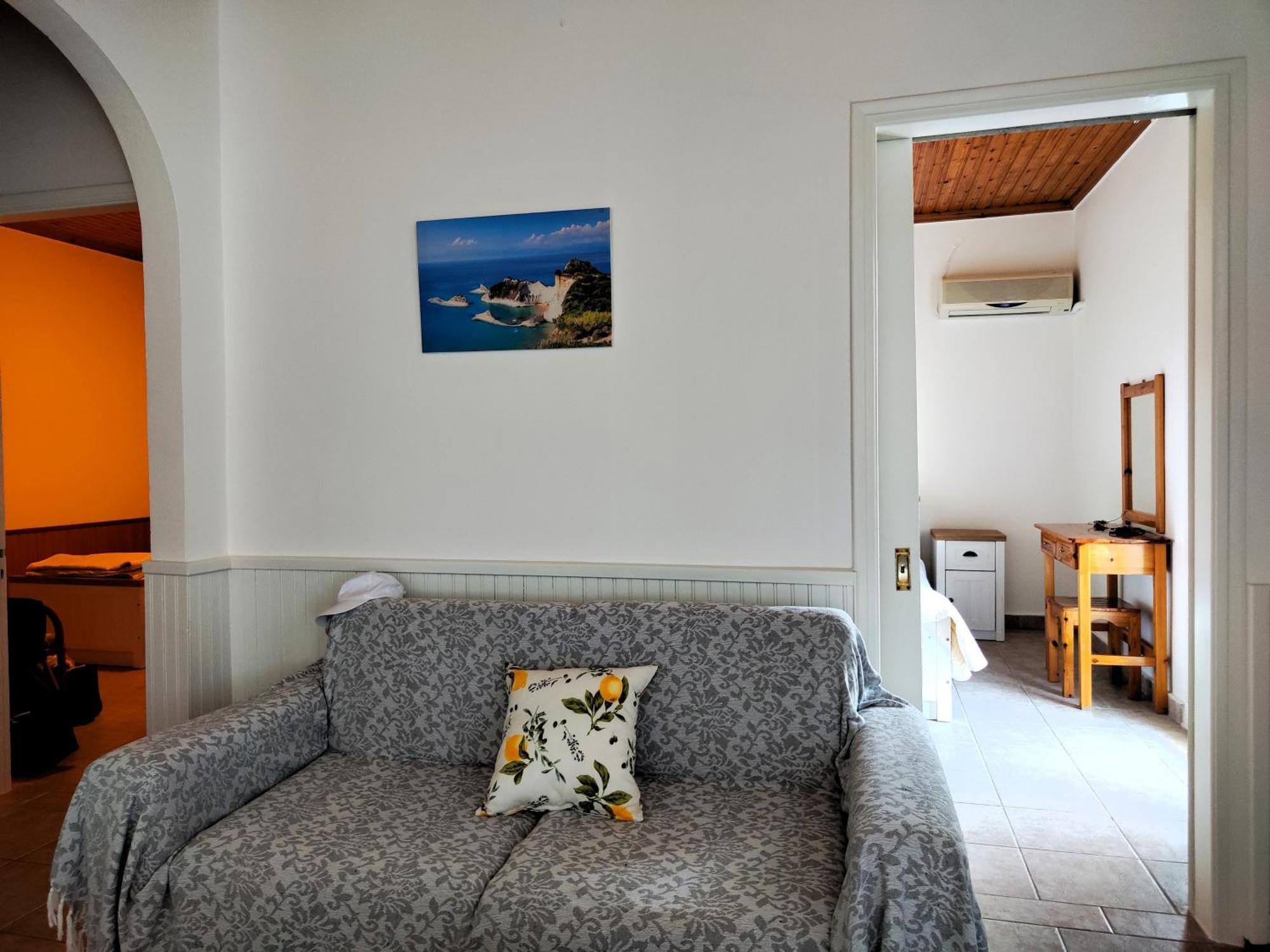 Kapases Studios & Apartments Peroulades  Екстериор снимка