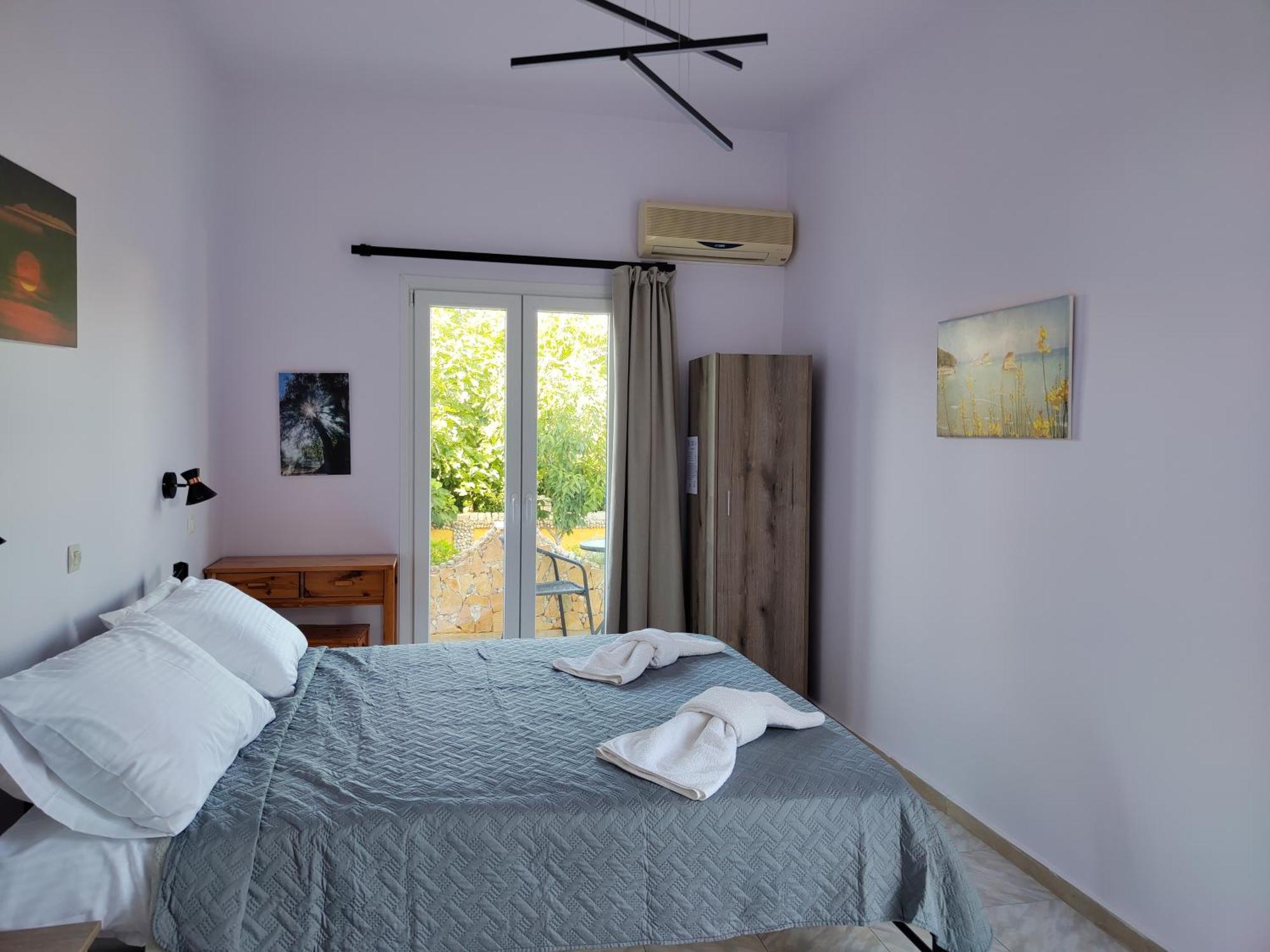 Kapases Studios & Apartments Peroulades  Екстериор снимка