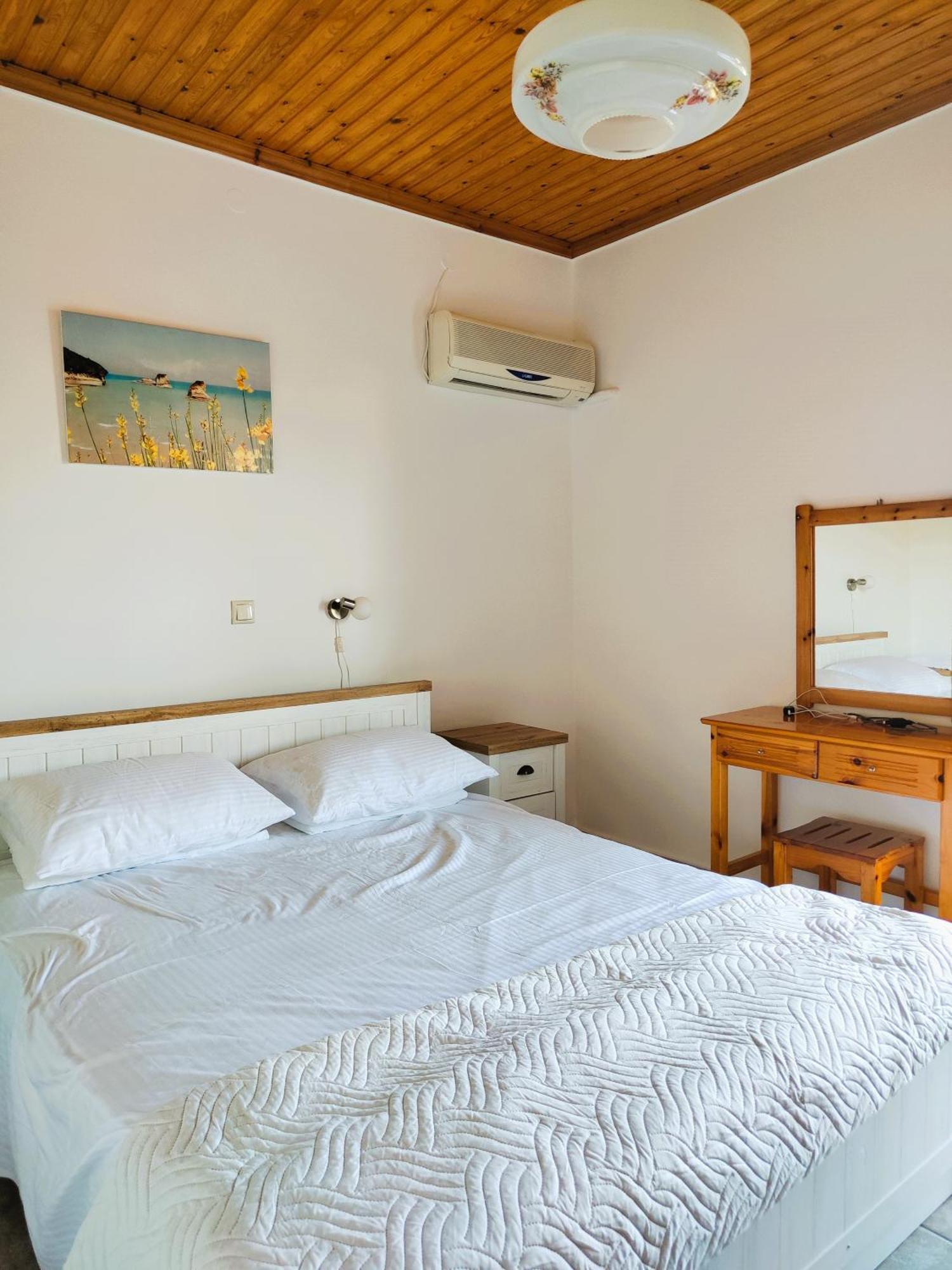 Kapases Studios & Apartments Peroulades  Екстериор снимка