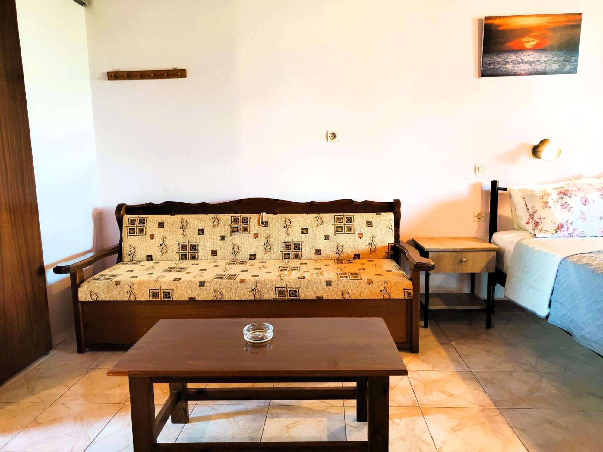 Kapases Studios & Apartments Peroulades  Екстериор снимка